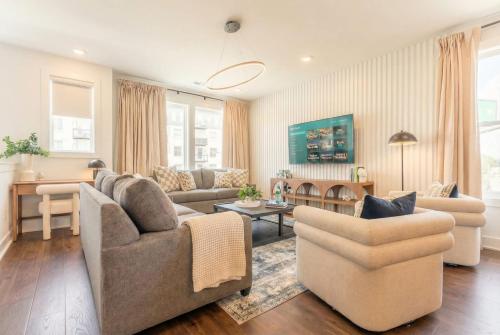 luxe 4br with fire pit grill and city views