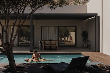 mitos ultimate escape villa