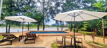sunandroots lodge restaurant and bar