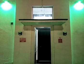 Ground-Floor Queen Bed Studio Apartment With Free Parking,,2 star