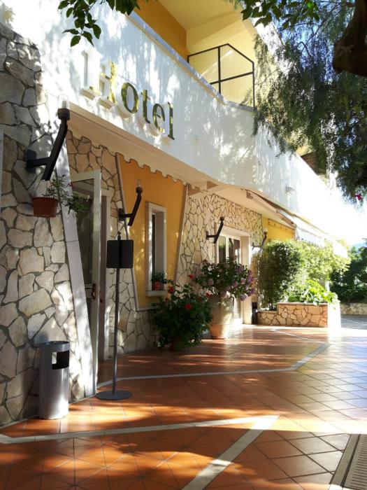 Yellow Park Hotel,Arzano>>Arienzo,3 star