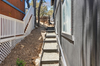 luxury studio escape trails and views