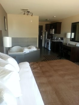 Western Star All Suites Carnduff,Estevan>>Carnduff,3 star
