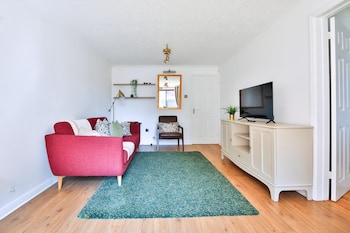 homely 5 bed house 15 mins to cardiff city