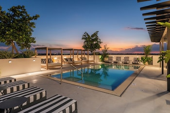 the avenue luxury residences coral gables