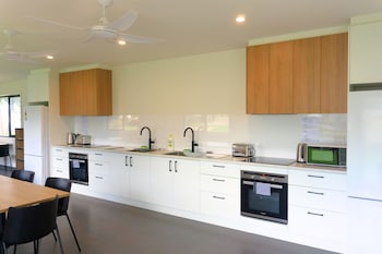 Lake Colac Holiday Park,,1 star