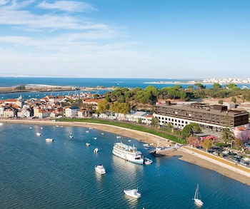 upon harbor seixal bay hotel