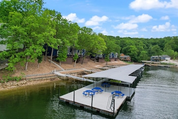 Our Cove Retreat - Perfect For Wave-Free Swimming, Tanning & Prime Location Fun!,,2 star