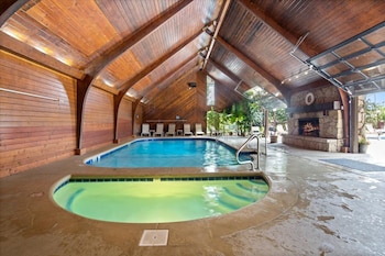 excellent family stay w boat slip 2 pools hot tub courts and arcade games