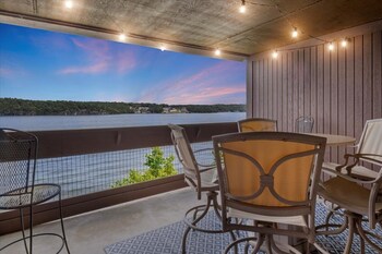 spacious pet friendly lakeview condo w boat slip and pools