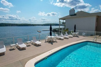 upscale condo amazing views pools and pickleball