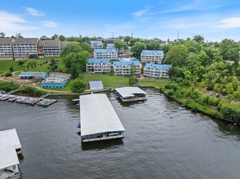 cozy pet friendly condo w pool