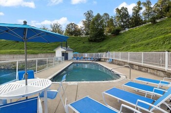 Serene Lake View And Easy Access To Local Delights,,2 star
