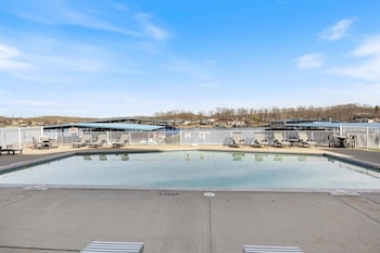 Beautiful Cove Views & Plenty Relaxing Spaces,,2 star