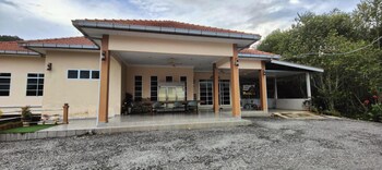 Capital O 91243 Bee Good Chalet,,2 star