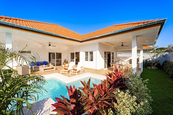 new modern 3 bedroom pool villa mb3