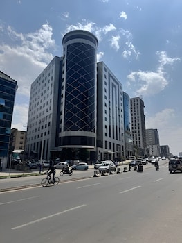 iconic coworking hotel