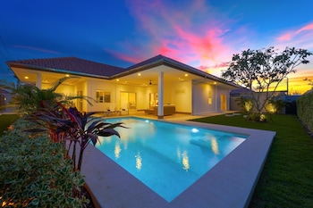 brand new modern 3 bedroom villa mb20