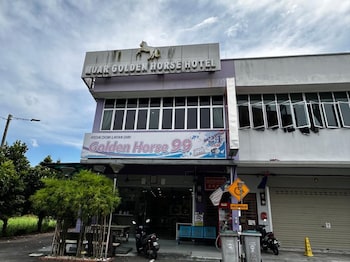 Oyo 91242 Muar Golden Horse Hotel,,2 star