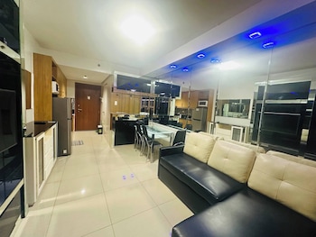 ritzy pasay getaway entire apartment for rent