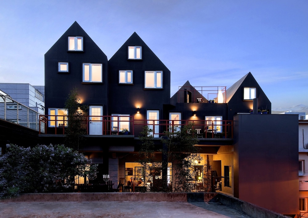 Ihouse Chinchin,Hongdae>>Seoul,2 star