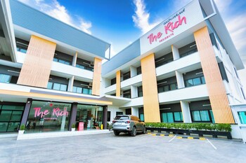 The Rich Hotel,,2 star