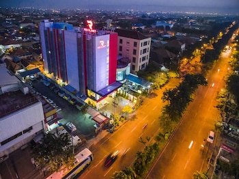 Red Planet Surabaya,Surabaya>>Malang,3 star