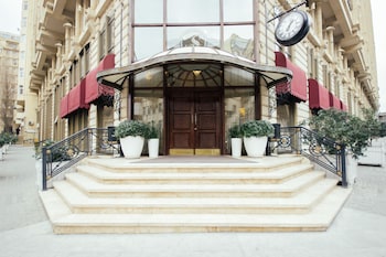 Sapphire Inn,Near Palace Of The Shirvan Shahs,4 star