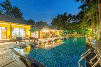 green bungalow garden resort