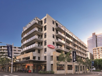 adina apartment hotel sydney darling harbour