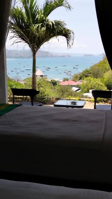 la colina komodo hotel