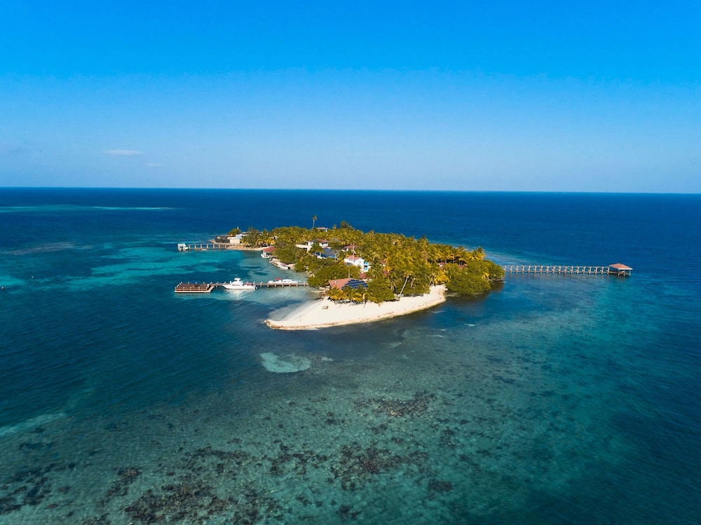 Ray Caye Island Resort