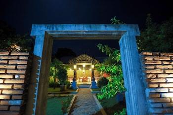village avenue resort