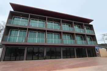 me luxe hotel aonang