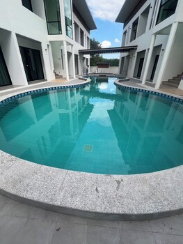 J&P Hotel Sriracha,,3 star
