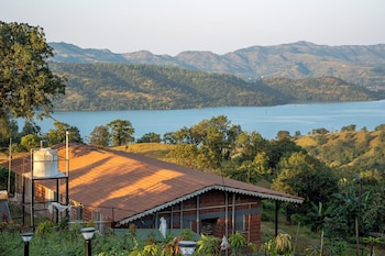 Cosmicstays Birdsong Lakeview Cottage,,2 star