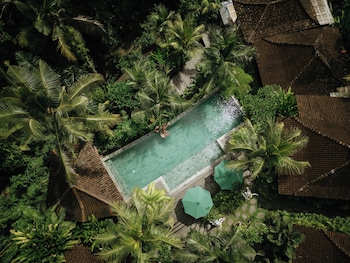 aksmi suites and villas