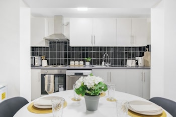 Shirland Road Flat,,2 star
