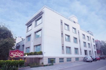 Alpina Hotels & Suites,Greater Kailash,3 star