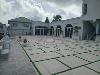Luxeley Hotel And Suites,,3 star