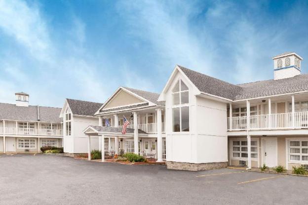 Baymont By Wyndham St. Ignace Lakefront,Saint Ignace>>Bois Blanc Island,2.5 star