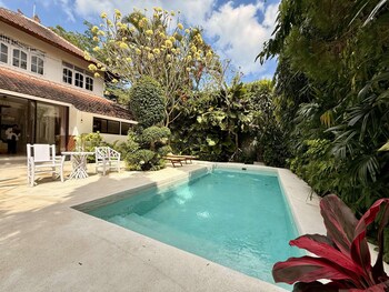 villa white orchid