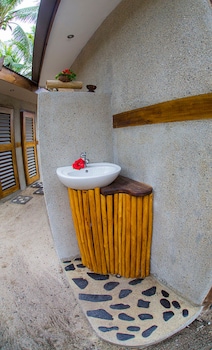 Barefoot Manta Island Resort And Marine Sanctuary,Lautoka>>Drawaqa Island,3 star