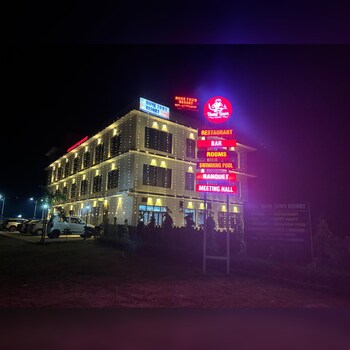 Home Town Resort,,3 star