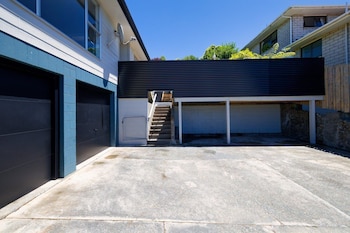 Ocean & Mountain Views 3-Bedroom Home