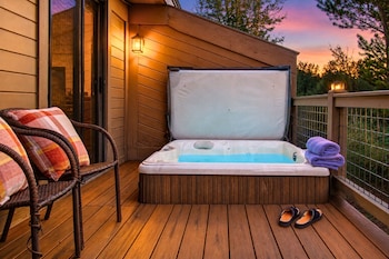 Private 3-Bedroom Townhome W/ Hot Tub | Cct-2180 By Kbm,2180 Fenchurch Way,5 star