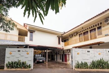Rehat At Wahidin Guest House,,2 star