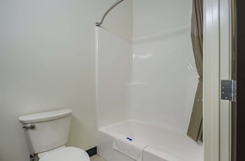 Days Inn By Wyndham South Bend / Notre Dame,,2 star