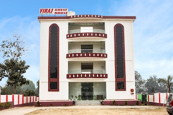 hotel the viraj palace