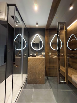 Luxury Mountain Suites,,3 star